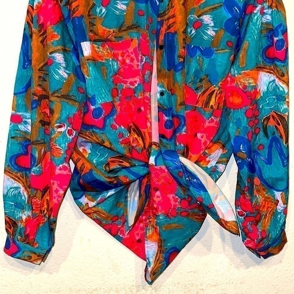 NWOT- Floral Brush Print, Pocket Front Button Up Blouse. 5️⃣✖️3️⃣0️⃣ - Picture 5 of 9